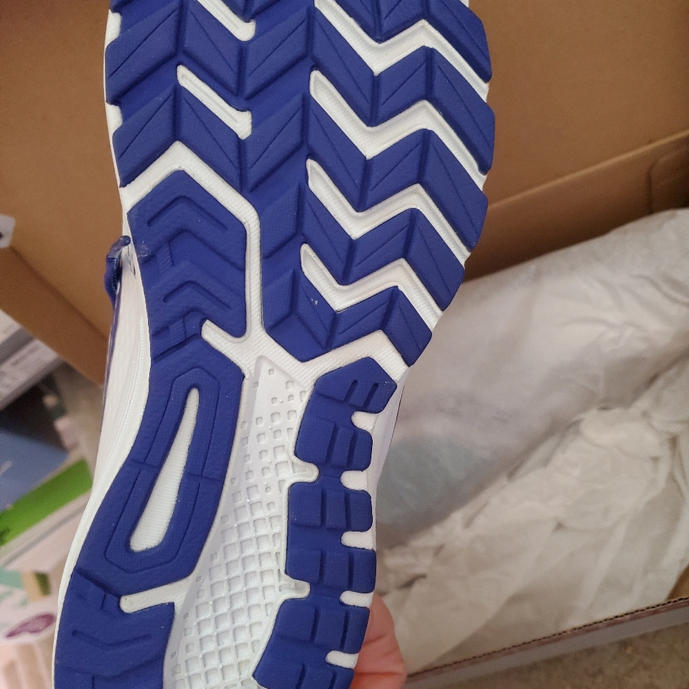 Shoes - Picture 3 of 4